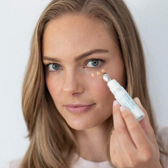 Colorescience Total Eye® 3-In-1 Renewal Therapy SPF 35 0.23 fl oz - SkinElite - demonstration